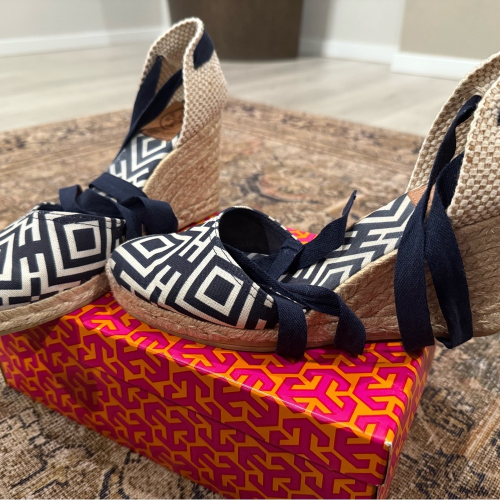 Tory Burch navy and White Geometric Espadrilles